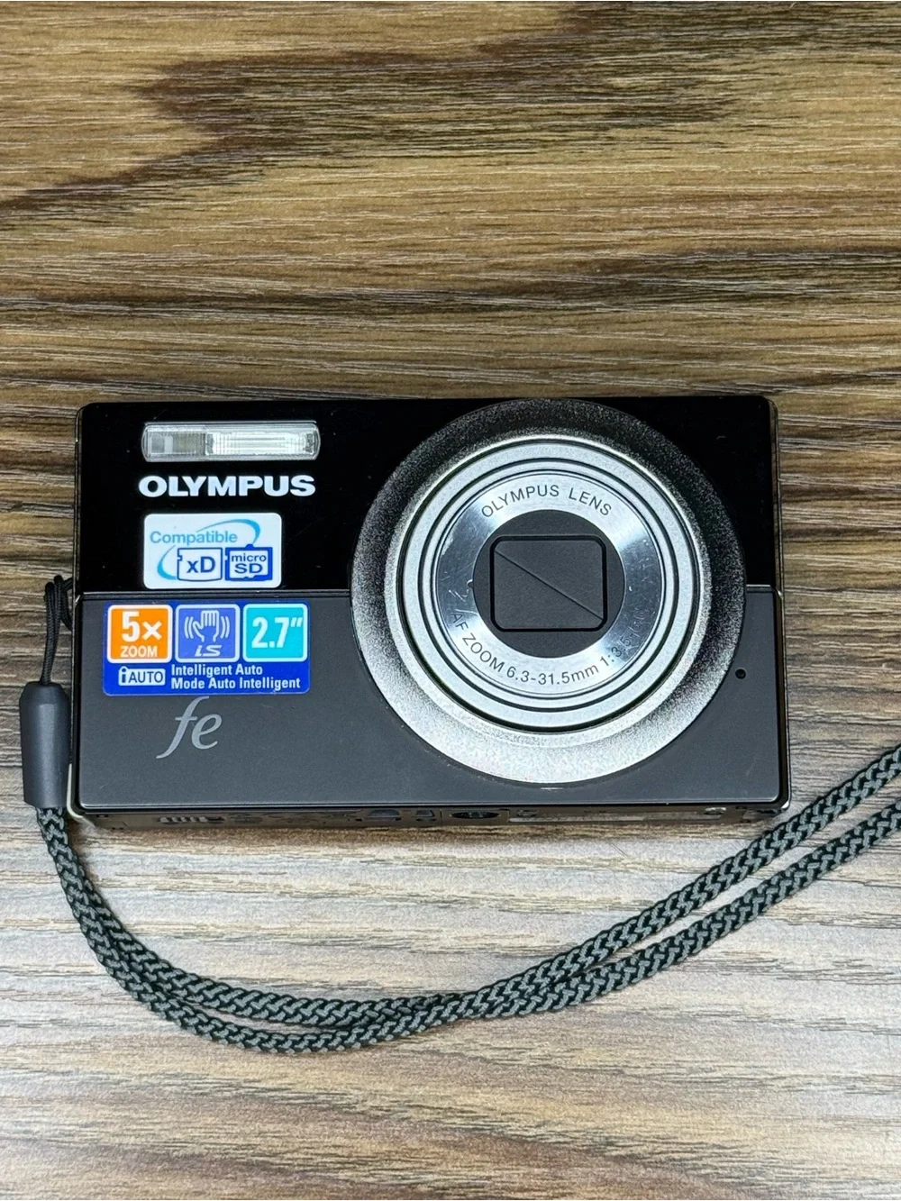 Olympus FE-5010 12mp 5x Zoom Digital Camera Orig Battery/Charger/Cords—Black